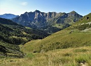 29 Bella vista verso la costiera dei monti della conca di S. Simone-Baita del Camoscio 